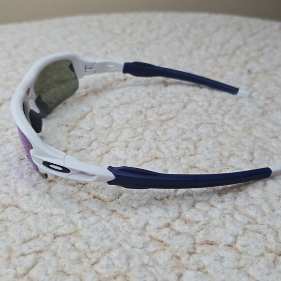 NWT Oakley Oj9008 Flak XXS Square Sunglasses Color: Matte White/Prizm Sapphire - Picture 5 of 9